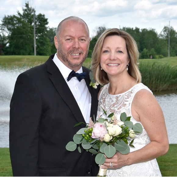 Wedding dress - Picture 3 of 16